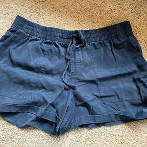 Good condition Size M blue socialite shorts